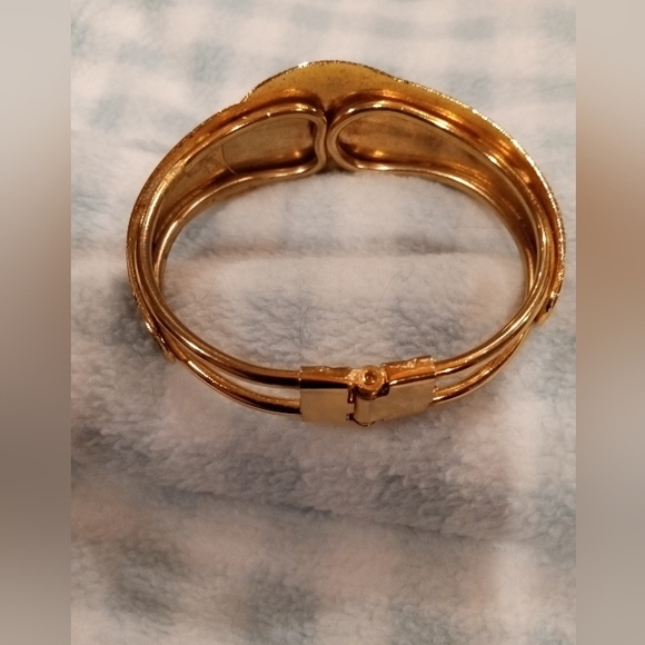 Gold toned cloisonne butterfly 🦋/floral black enamel 1" earring 2.25" bracelet - Picture 9 of 9